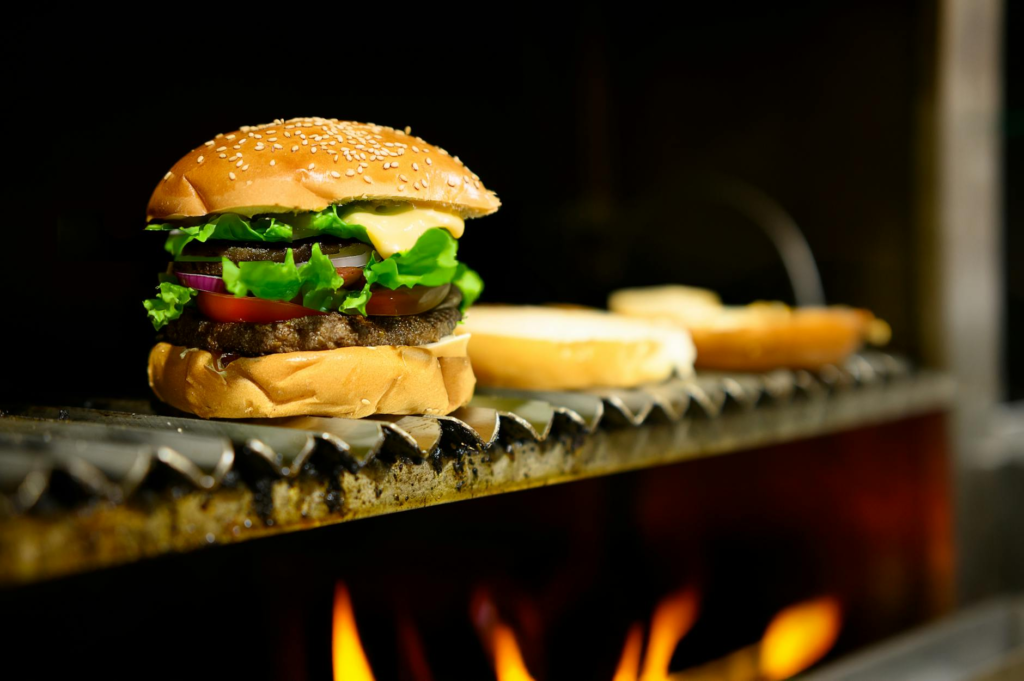 A classic cheeseburger served on a grill with fresh ingredients. — cheeseburger sliders vs burgers