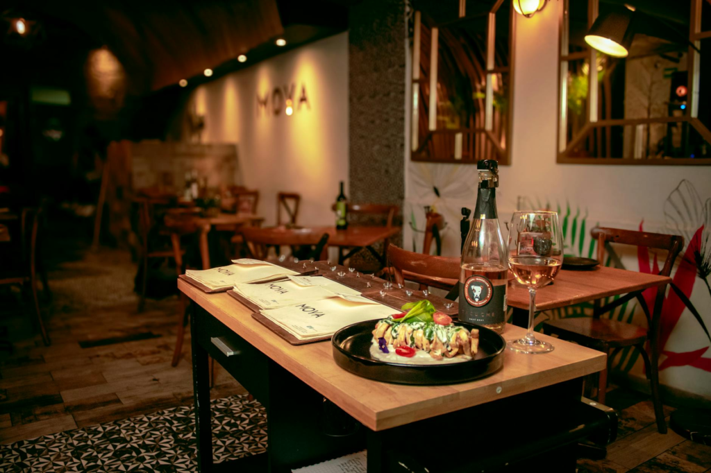 A cozy restaurant setting in Las Vegas showcasing gluten-free dining options — Gluten-Free Holiday Burgers Las Vegas