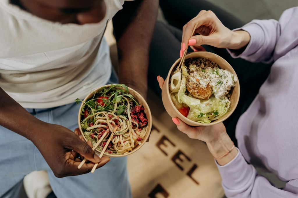 A lively scene from a local Las Vegas event focused on healthy eating, with people enjoying nutritious food. — healthy b…