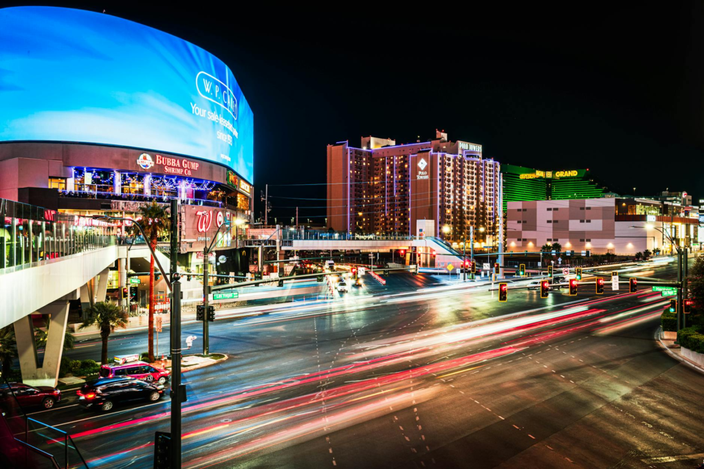 A vibrant dining atmosphere inside a Las Vegas Strip restaurant featuring cheeseburger sliders Las Vegas Strip.