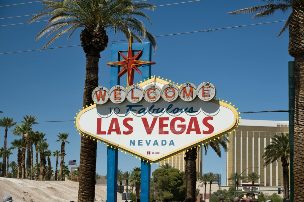 An infographic comparing the spice levels of different burgers available in Las Vegas. — spicy burgers Las Vegas