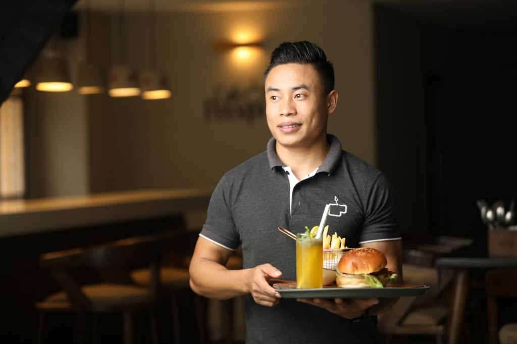 A refreshing drink paired with a spicy burger, highlighting the ideal beverage choices. — spicy burgers Las Vegas