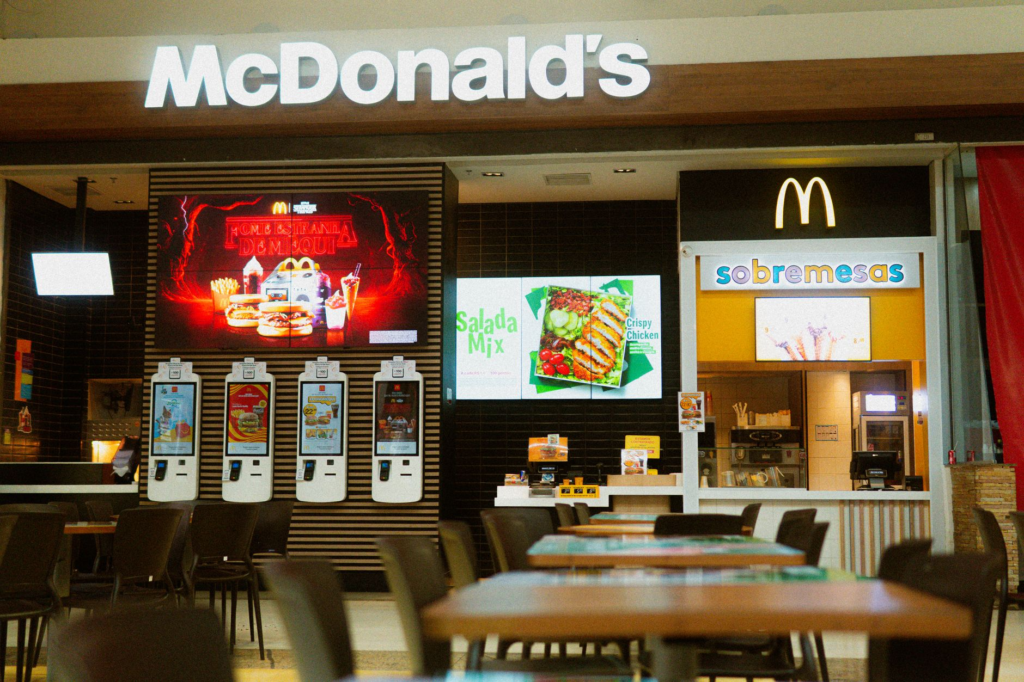 A vibrant photo of a popular burger restaurant in Las Vegas showcasing customers dining. — las vegas burger statistics