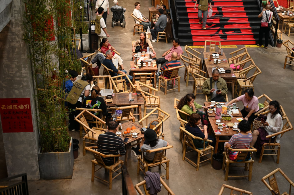 An outdoor dining area bustling with patrons before a Vegas show. — restaurants before vegas shows