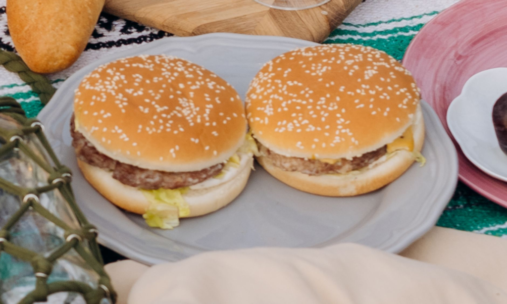 An outdoor dining area showcasing a popular burger restaurant in Vegas. — las vegas burger faq